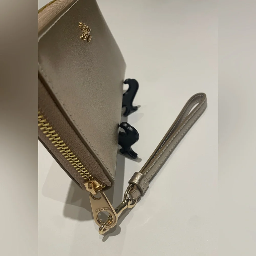 COACH Wallet - Picture 6 of 15